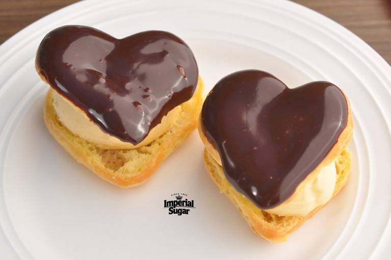 Heart-Puff-Pastry-with-ice-cream-chocolate-sauce-imperial-768x511.jpg