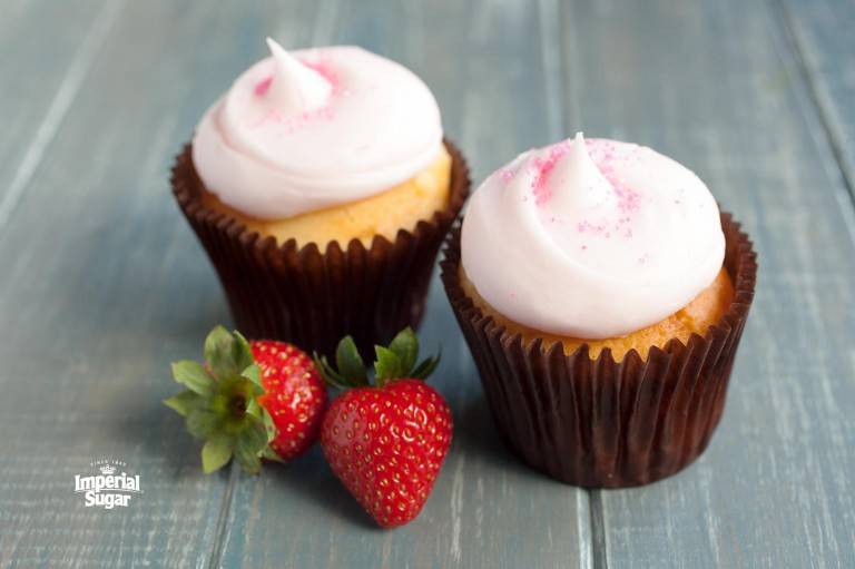 Strawberry-White-Chocolate-Butter-Cream-Frosting-imperial-768x511.jpg