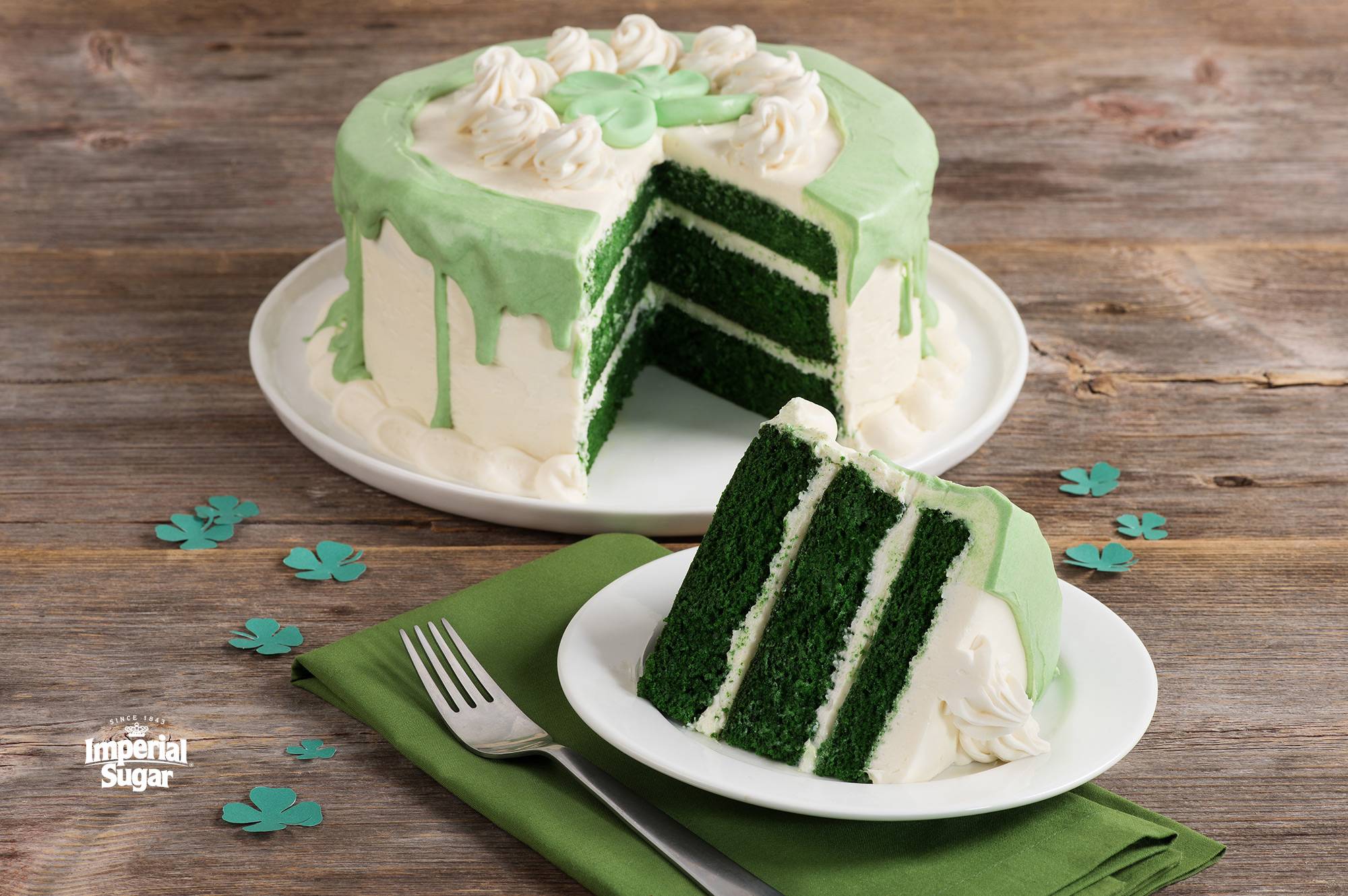 See Gigi Hadids CinderellaThemed Birthday Cake  Plus More Celebrity  Confections