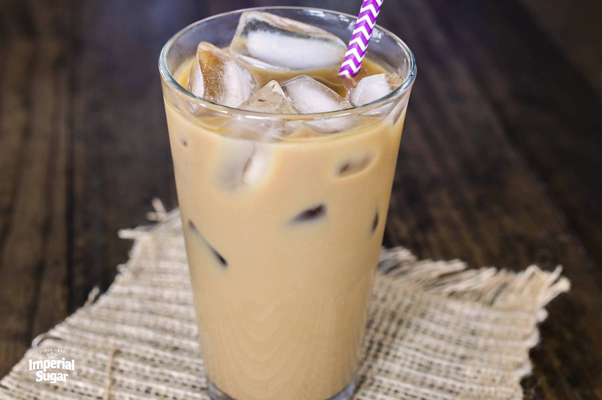 Iced Vanilla Cafe Latte | Imperial Sugar