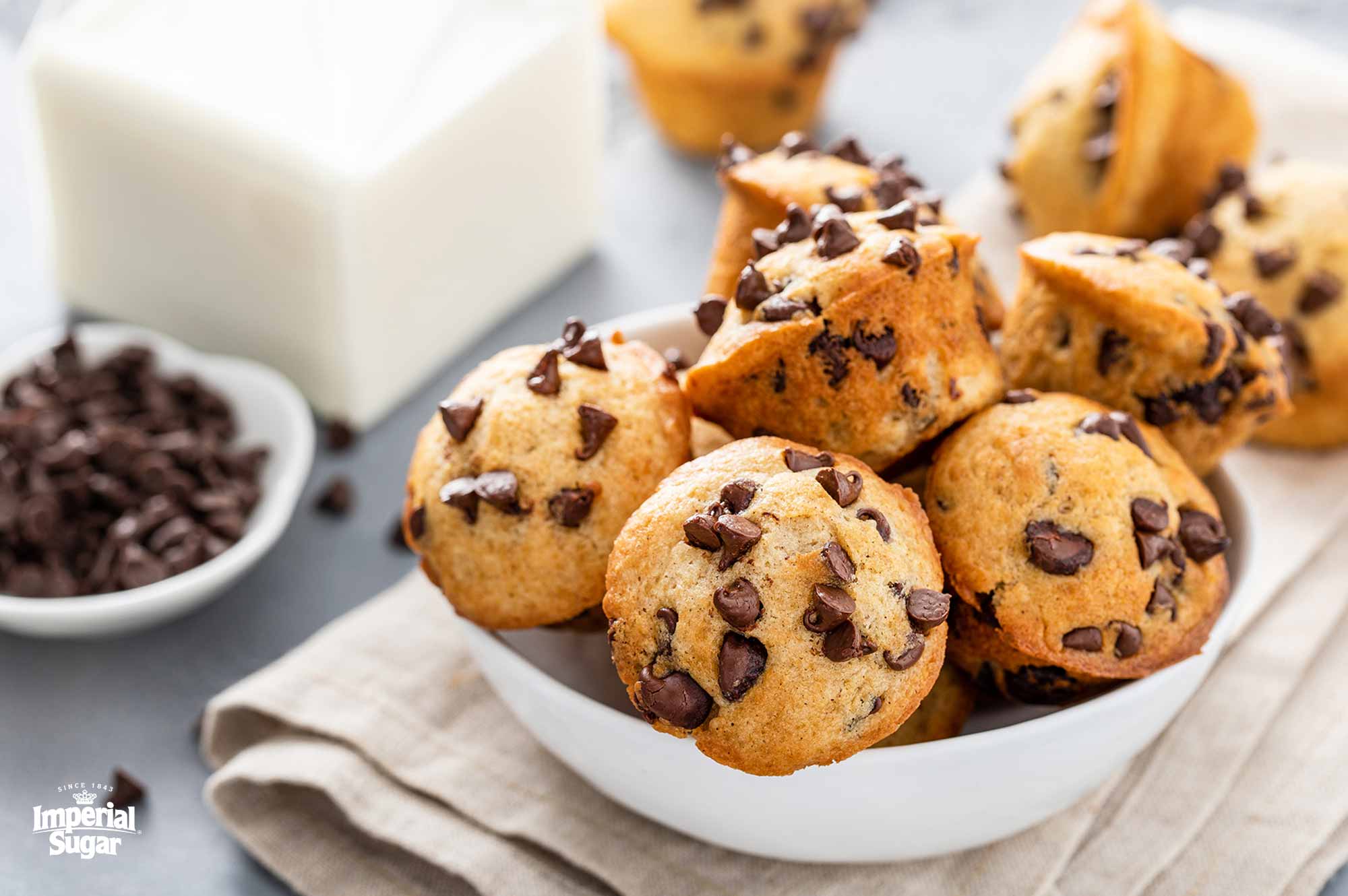 https://www.imperialsugar.com/sites/default/files/recipe/Mini-Chocolate-Chip-Muffins-imperial.jpg