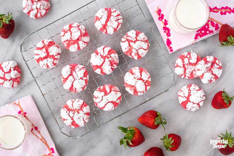 Strawberry Crinkle Cookies 