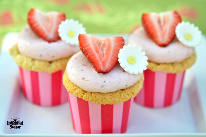 Strawberry Greek Yogurt Cupcakes imperial