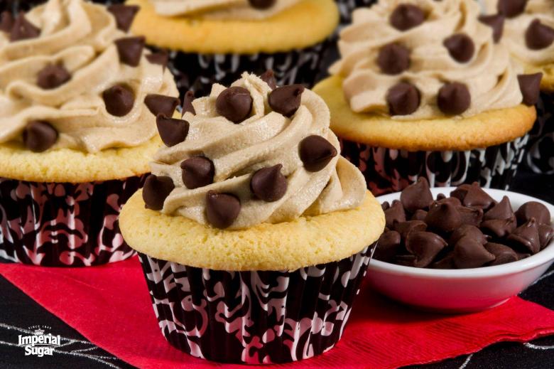 Vanilla Cupcakes with Chocolate Cookie Dough Frosting