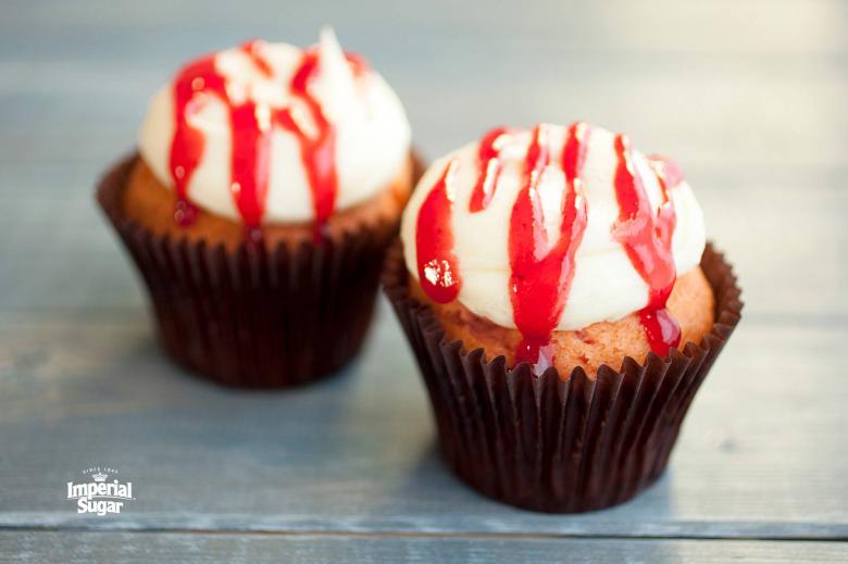 Strawberry Cupcakes with Strawberry Sauce imperial