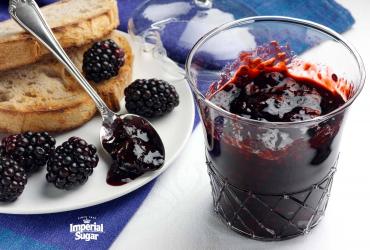 Quick and Reduced Sugar Blackberry Jam 