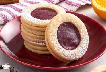 Shortbread Cookies with Mulled Wine Jelly Imperial