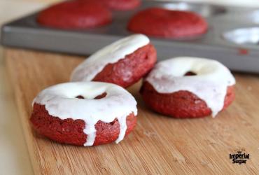 Red Velvet Baked Mini Doughnuts